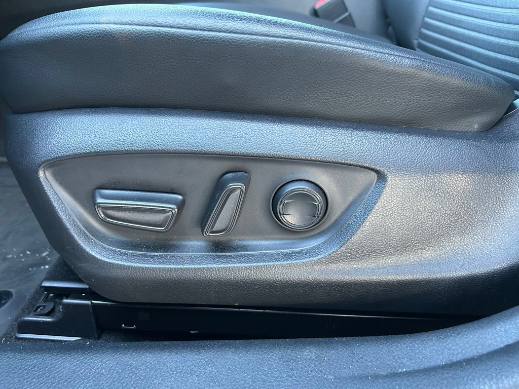 Thumbnail: 2023 Toyota Camry - 16