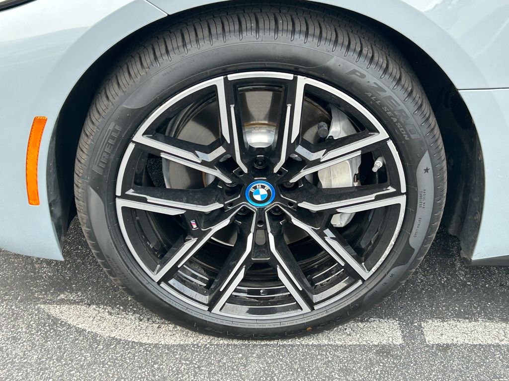 Thumbnail: 2023 BMW i4 - 9