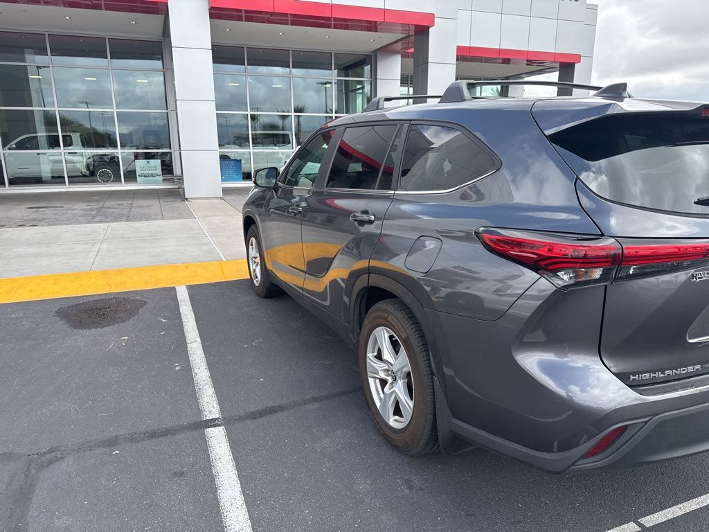 Thumbnail: 2023 Toyota Highlander - 6