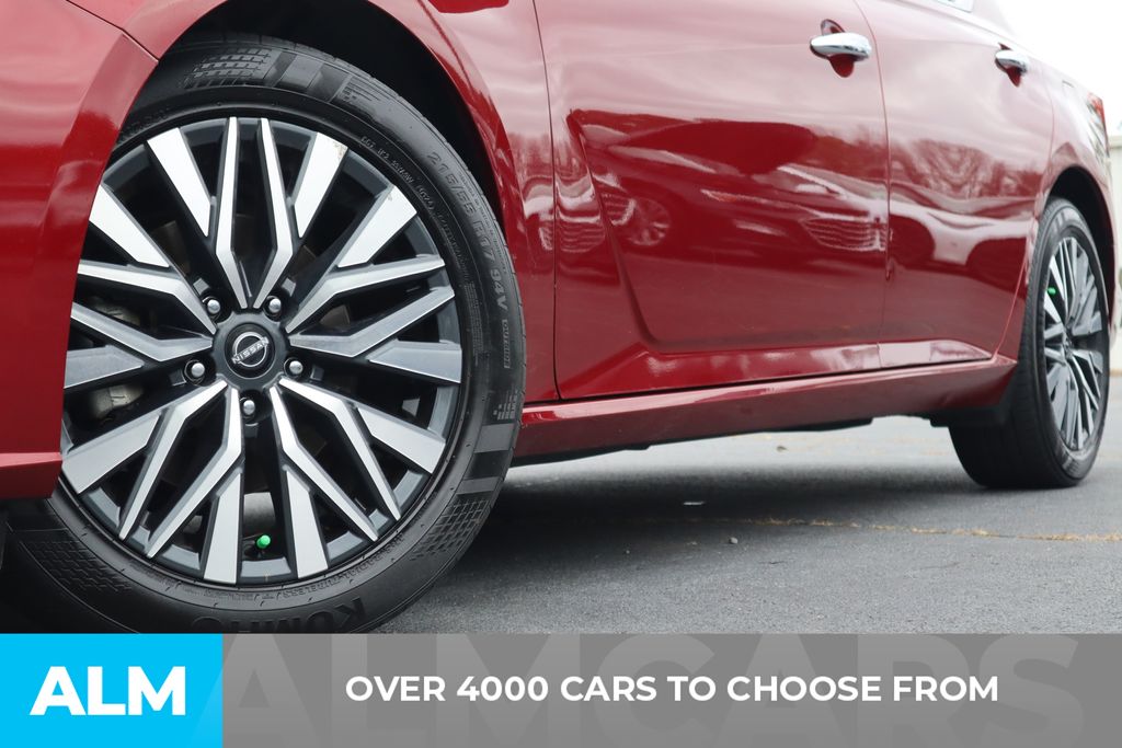 Used 2024 Red Nissan 2.5 SV image 3