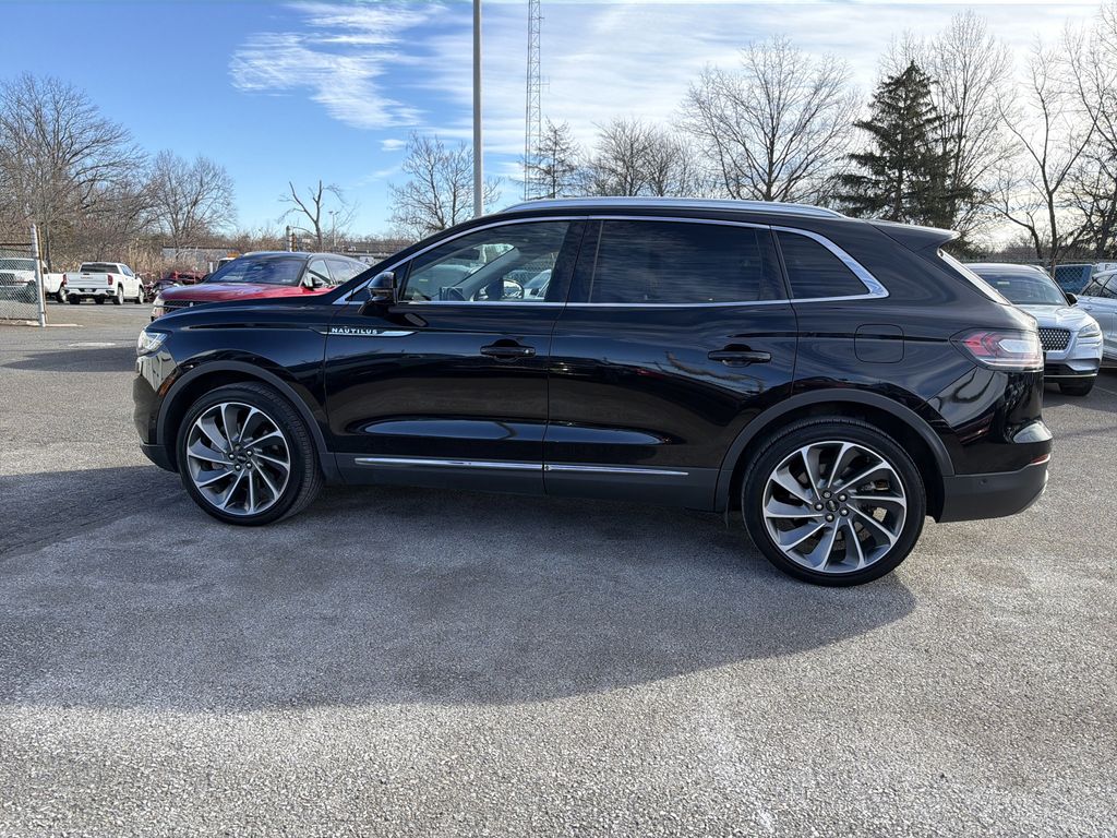 View vehicle photo 2