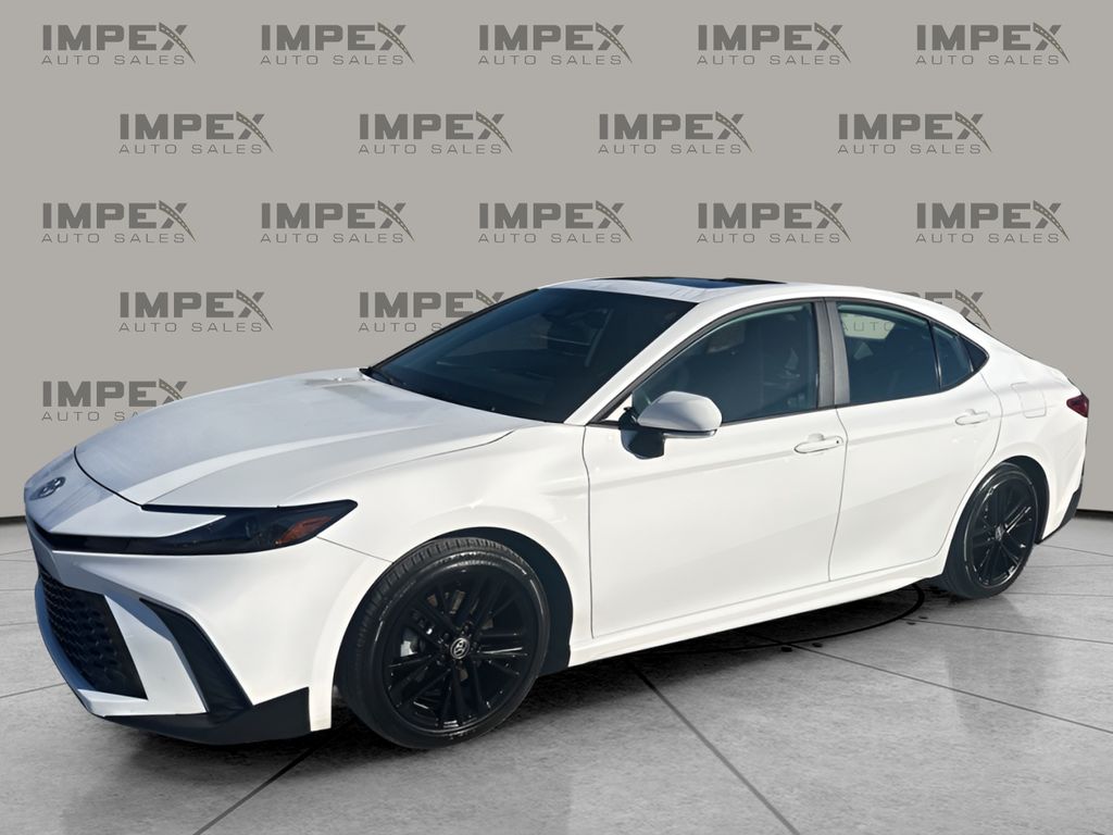 2025 Toyota Camry SE's photo