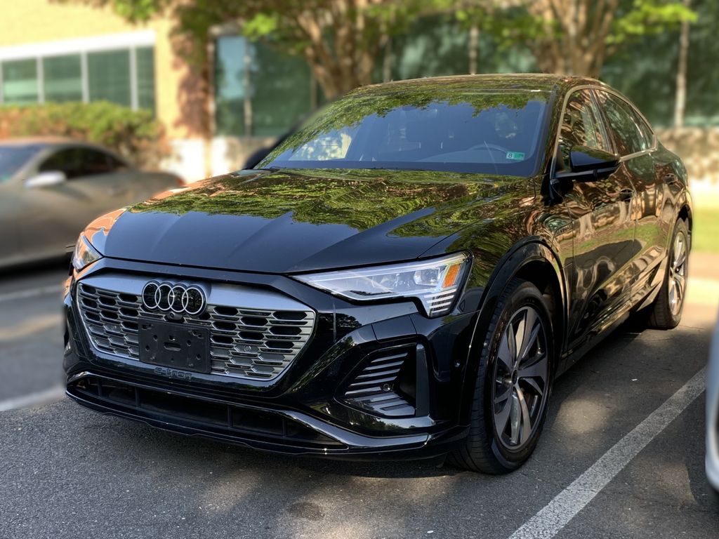 Thumbnail: 2024 Audi Q8 e-tron - 3