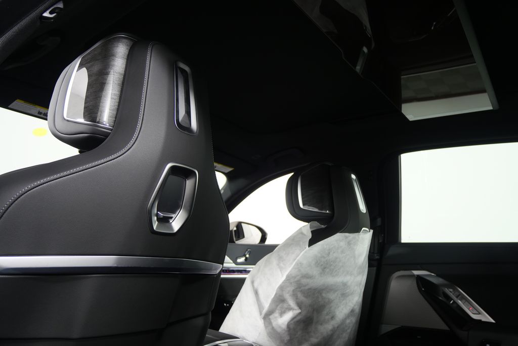 Thumbnail: 2025 BMW 7 Series - 18