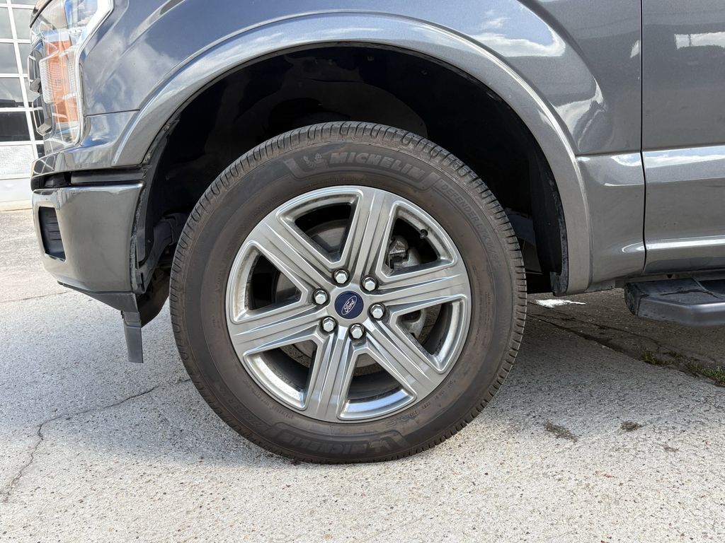 Used 2018 Magnetic Ford Lariat image 9