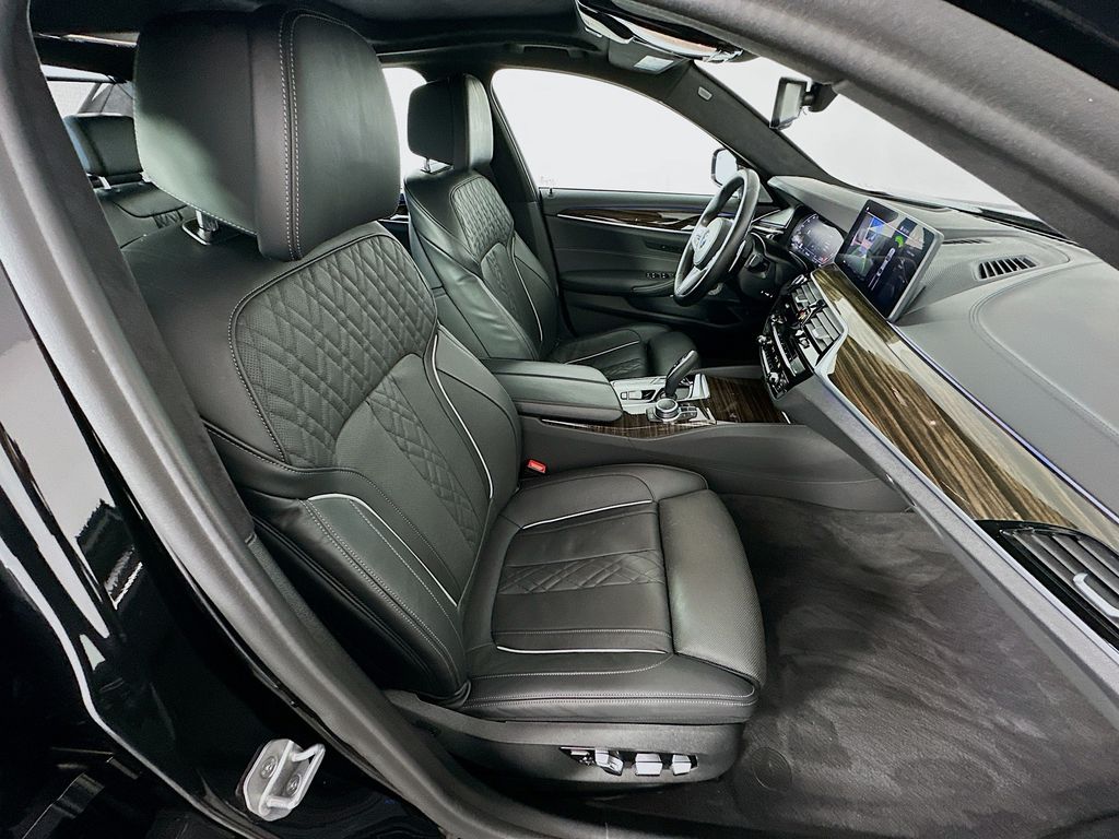 2022 BMW 5 Series M550i xDrive 29