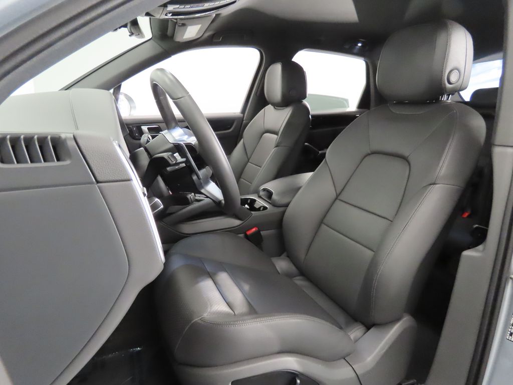 Thumbnail: 2023 Porsche Cayenne - 5