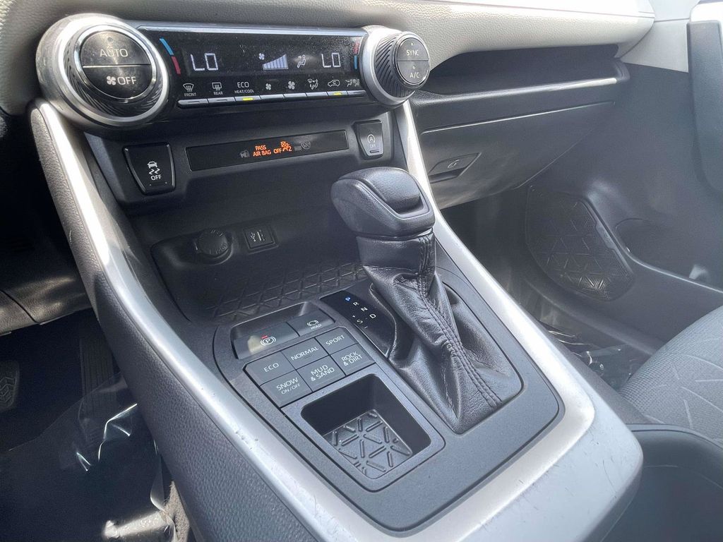 Used 2023  Toyota XLE image 34