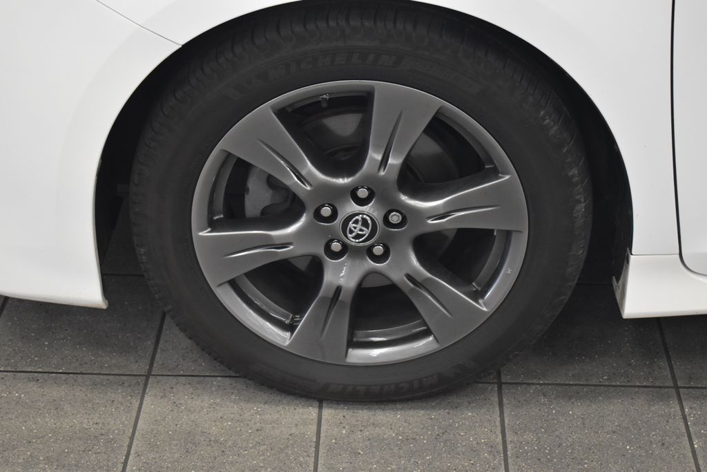Thumbnail: 2019 Toyota Sienna - 12