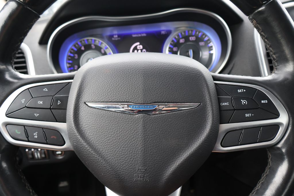 Thumbnail: 2018 Chrysler 300 - 21