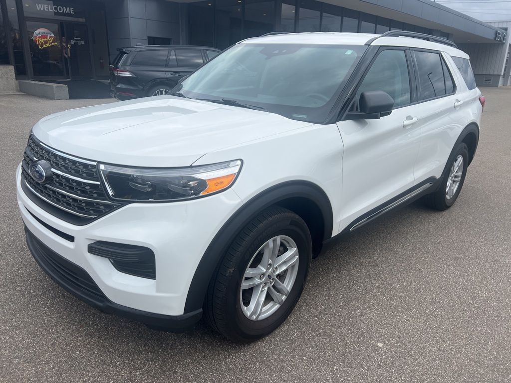 Star White Metallic Tri-Coat 2023 Ford Explorer XLT AWD SUV / Crossover All-Wheel Drive Automatic