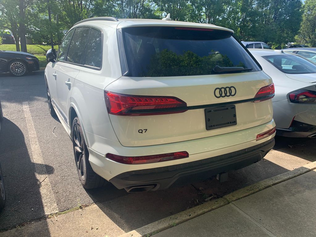Thumbnail: 2025 Audi Q7 - 11