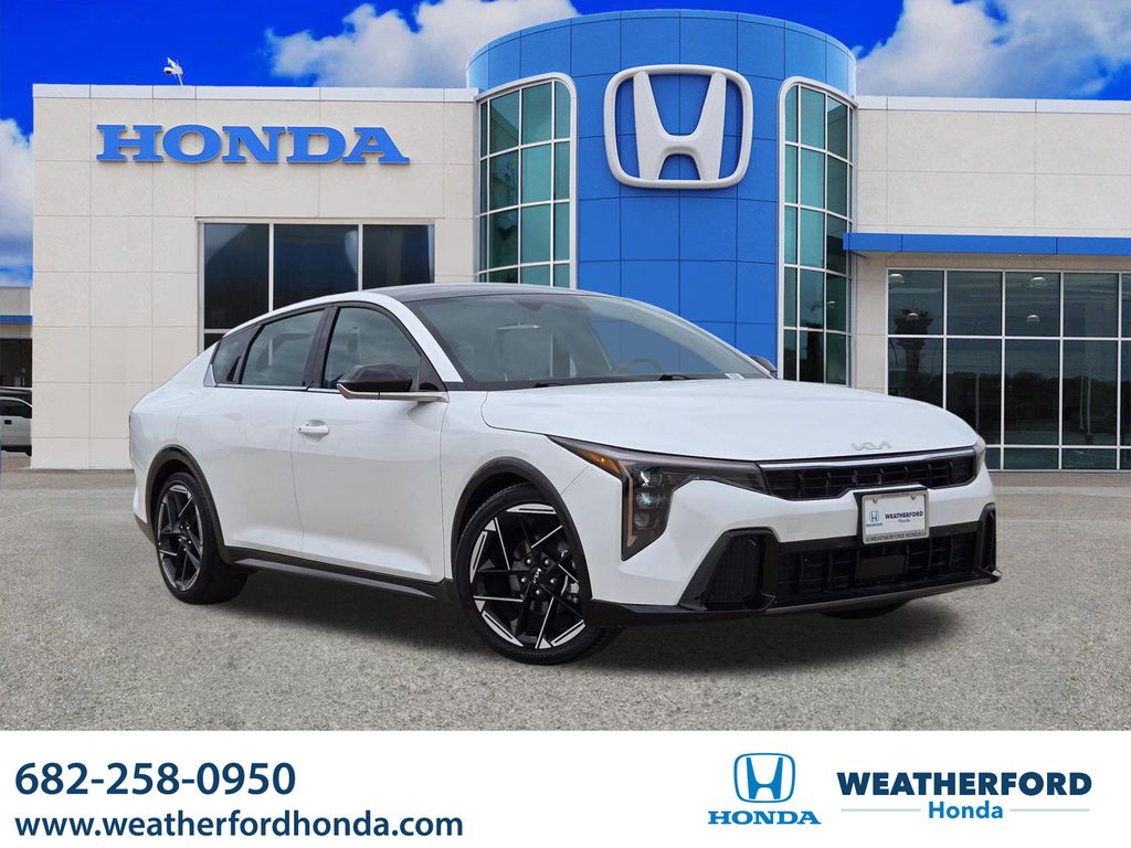 Snow White Pearl 2025 Kia K4 Sedan Front-Wheel Drive Continuously Variable Transmission
