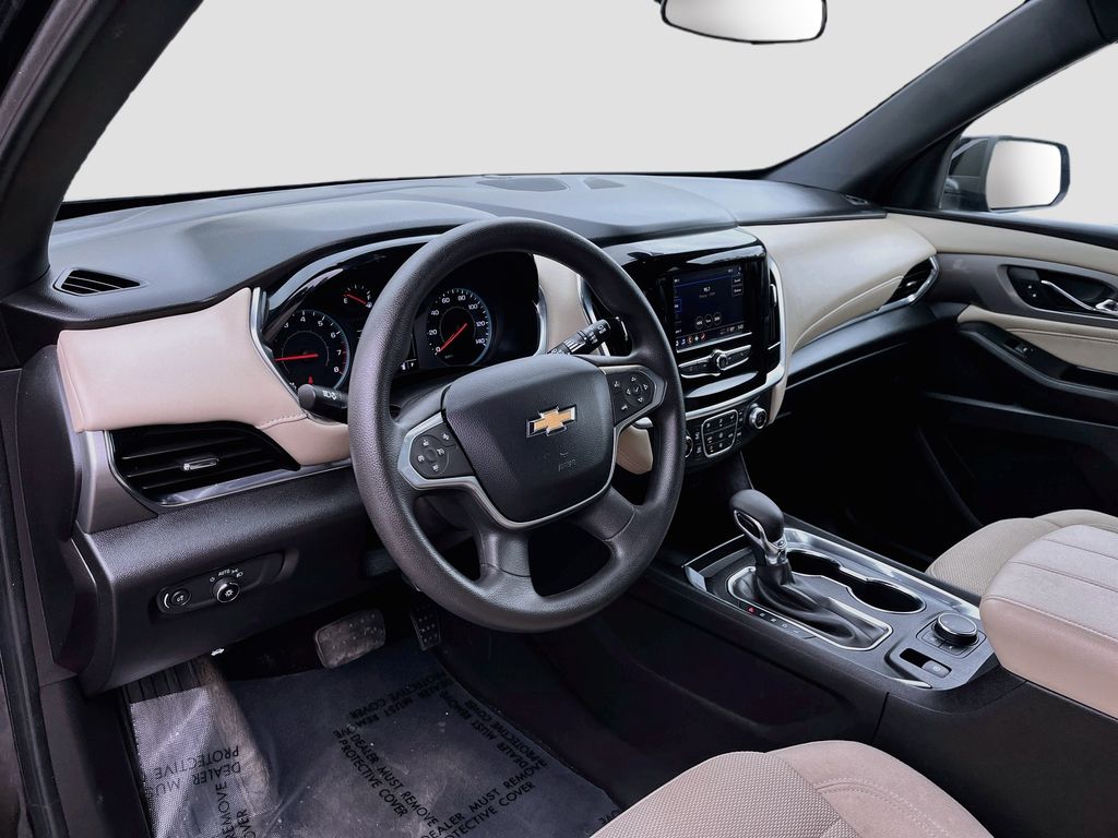 2023 Chevrolet Traverse LS - 8
