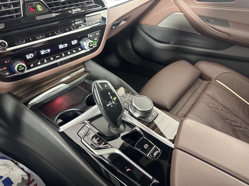 Thumbnail: 2023 BMW 5 Series - 17