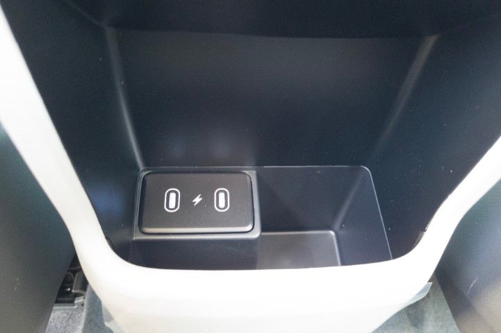 New 2027 White Hyundai SE image 19