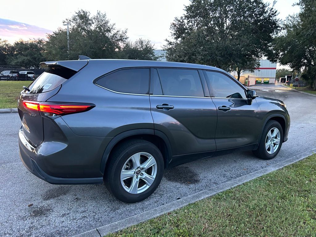 Thumbnail: 2022 Toyota Highlander - 5