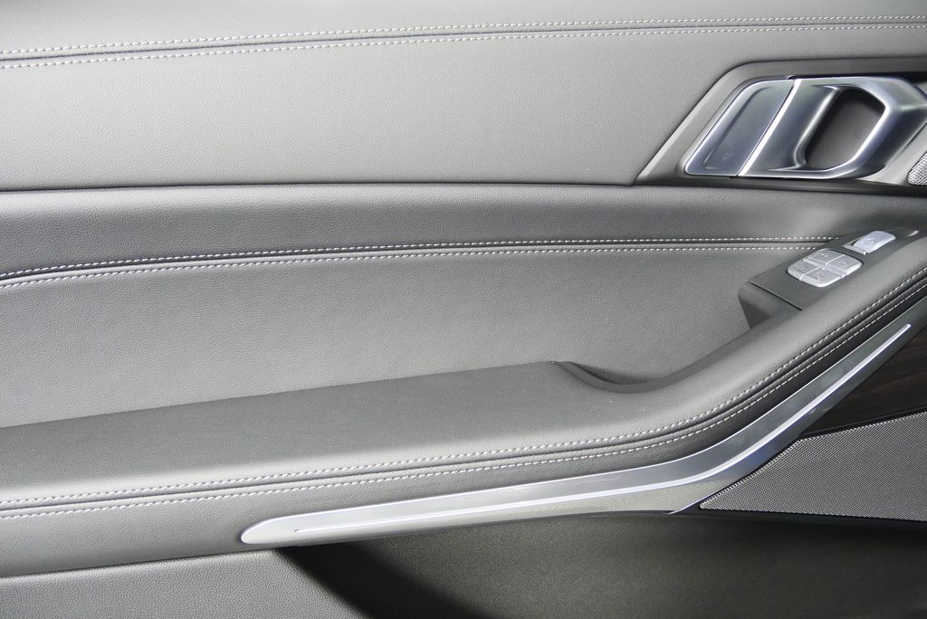 Thumbnail: 2026 BMW X7 - 14