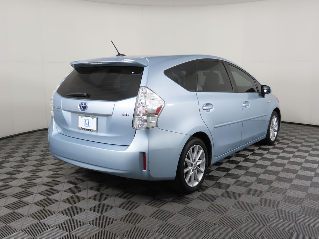 2012 Toyota Prius v Five 5