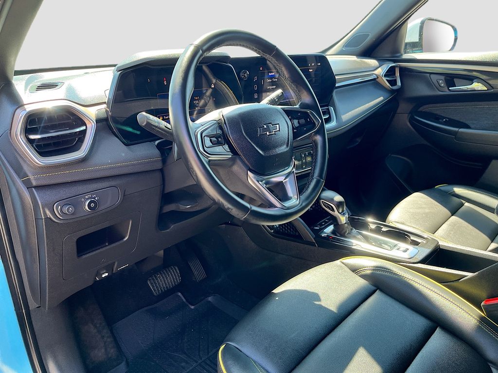 Used 2025 Blue Chevrolet ACTIV image 9