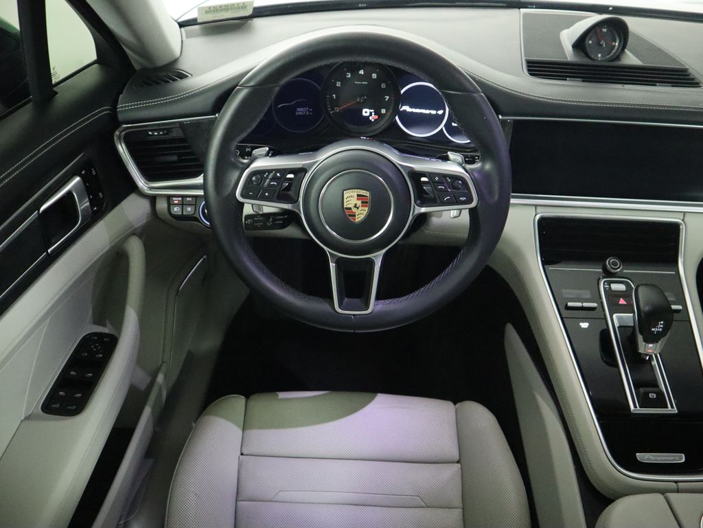 Thumbnail: 2019 Porsche Panamera - 10