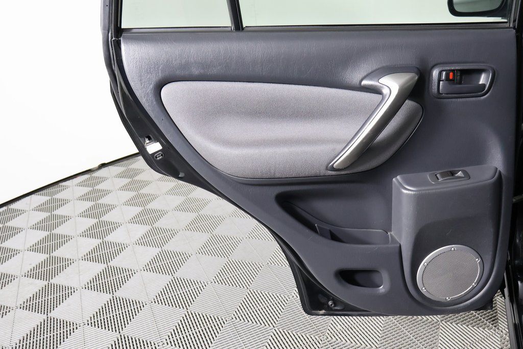 Thumbnail: 2005 Toyota RAV4 - 13