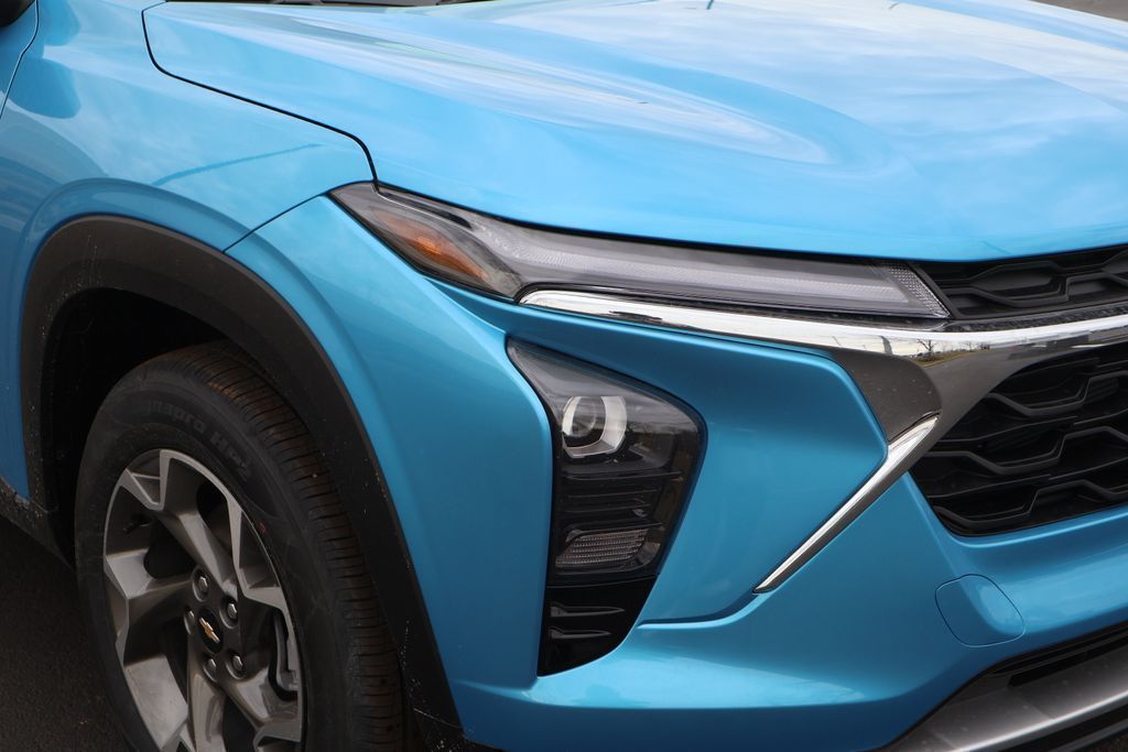 Thumbnail: 2026 Chevrolet Trax - 3