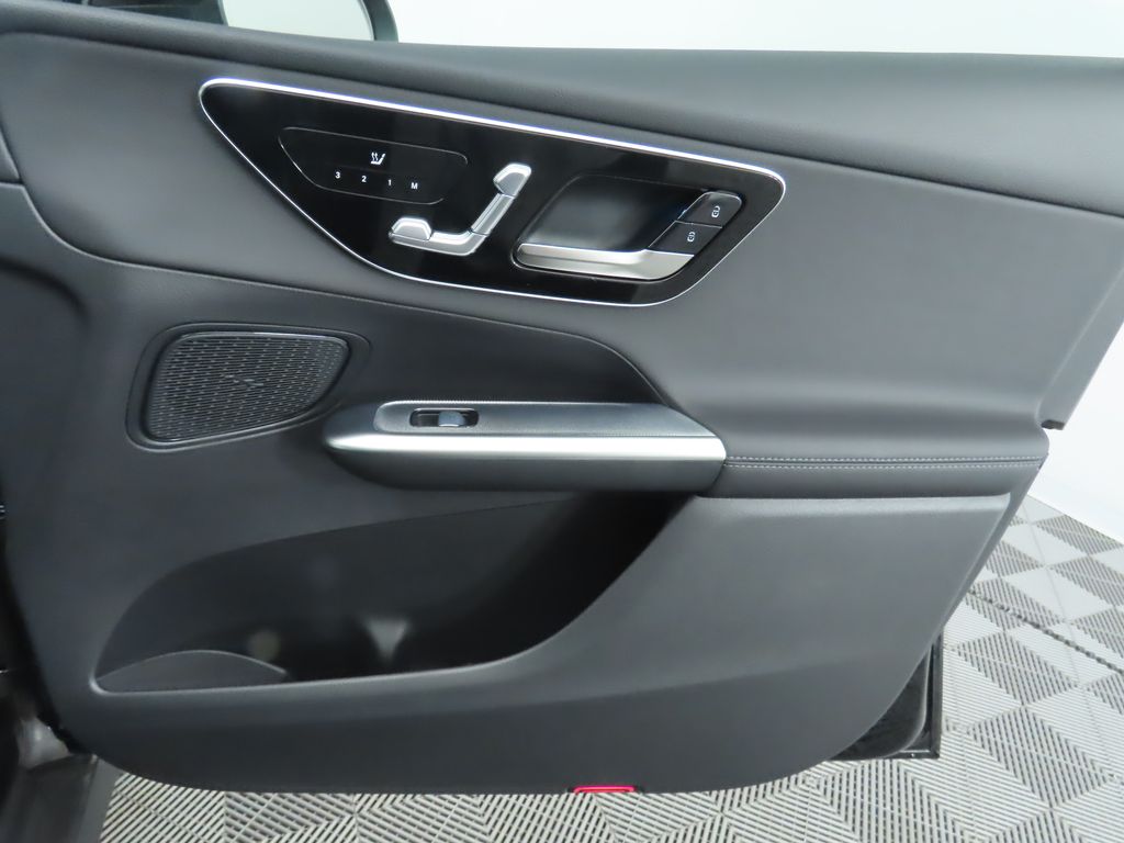 Thumbnail: 2025 Mercedes-Benz GLC - 25