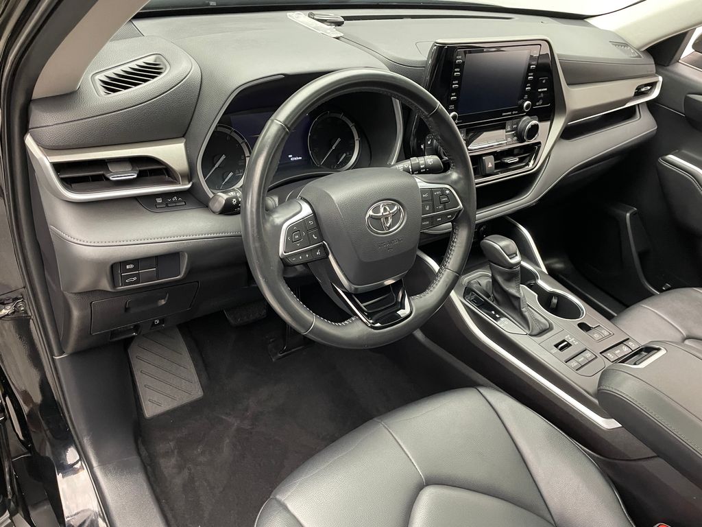 Thumbnail: 2021 Toyota Highlander - 11