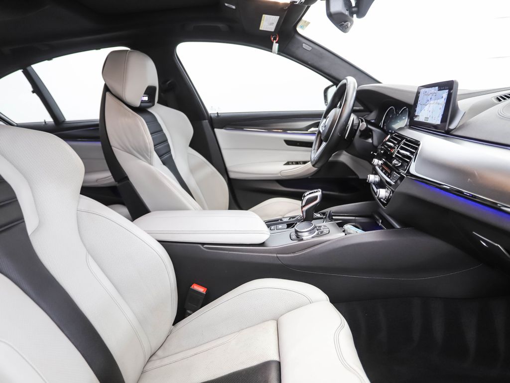 Thumbnail: 2018 BMW M5 - 31