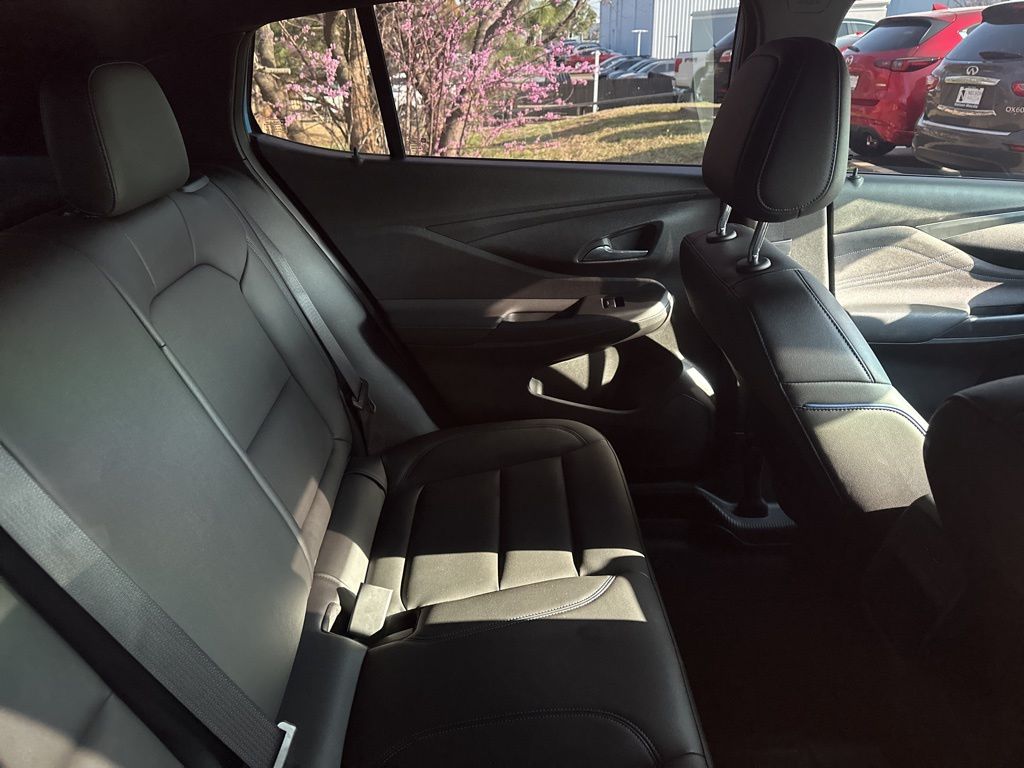 Used 2025 Blue Buick Sport Touring image 4