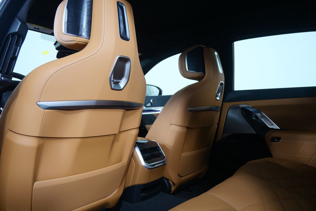 Thumbnail: 2026 BMW 7 Series - 17