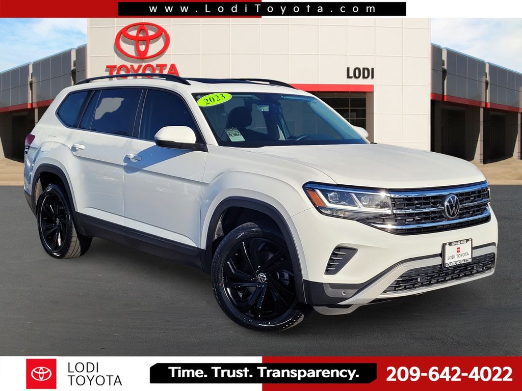 Opal White Pearl 2023 Volkswagen Atlas 8-Speed Automatic