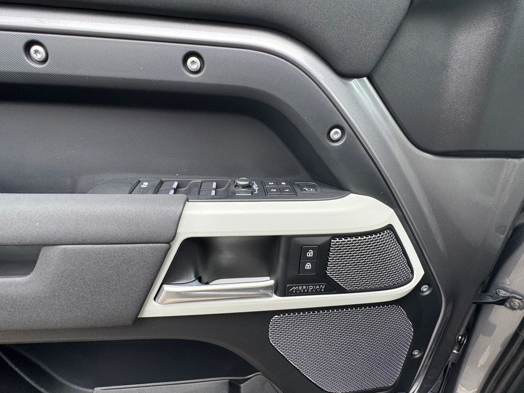 2022 Land Rover Defender 110 23