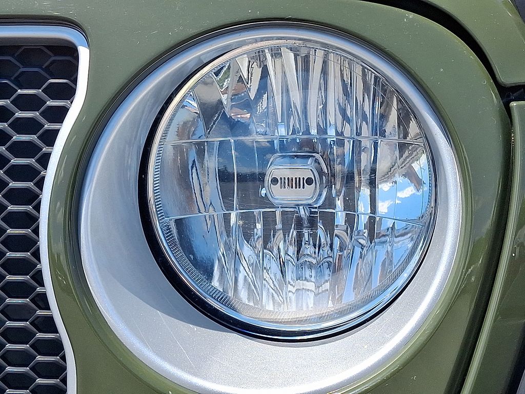 2022 Jeep Wrangler — photo 10