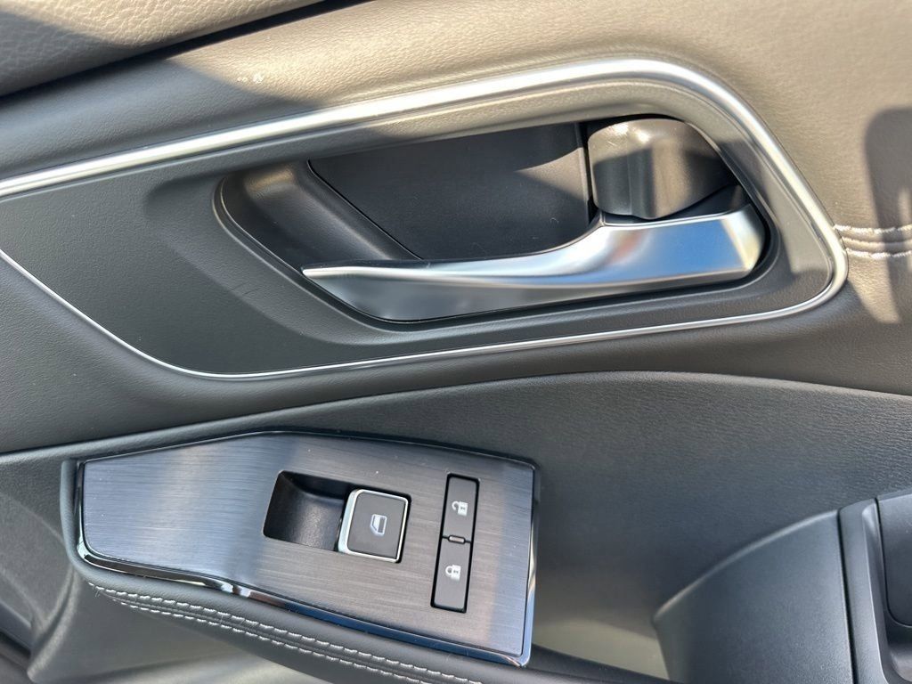 2025 Boulder Gray Pearl/Super Black Nissan Rogue Platinum FWD SUV