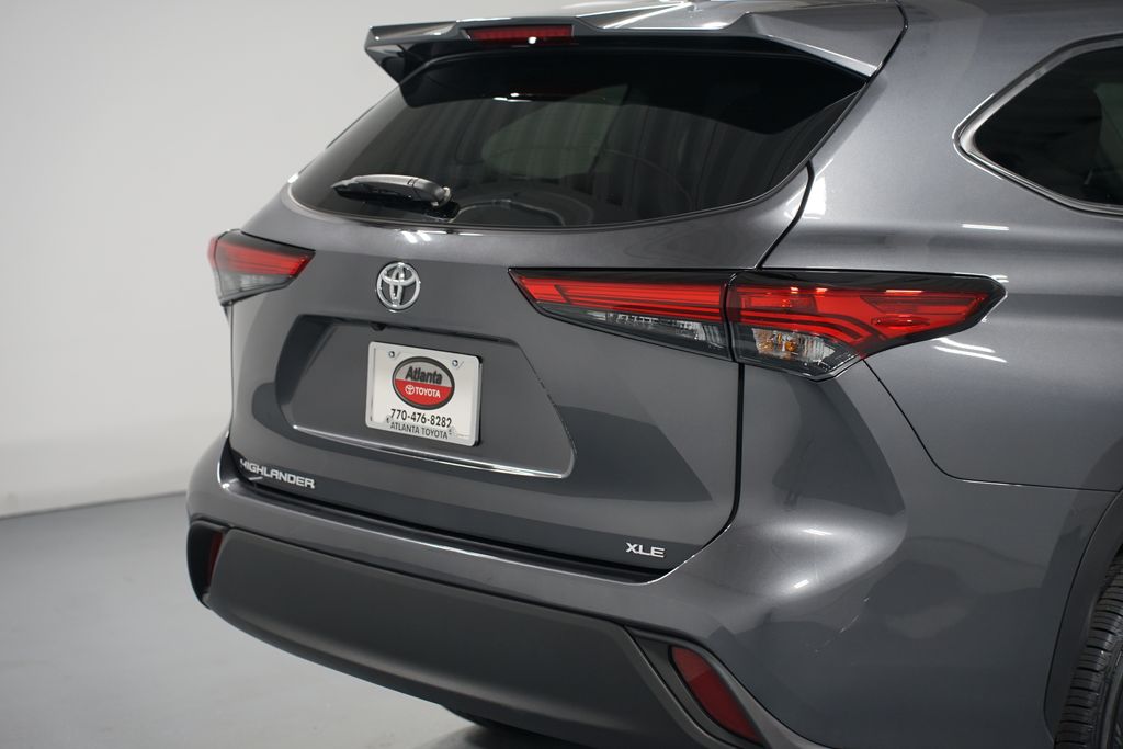 Thumbnail: 2023 Toyota Highlander - 9