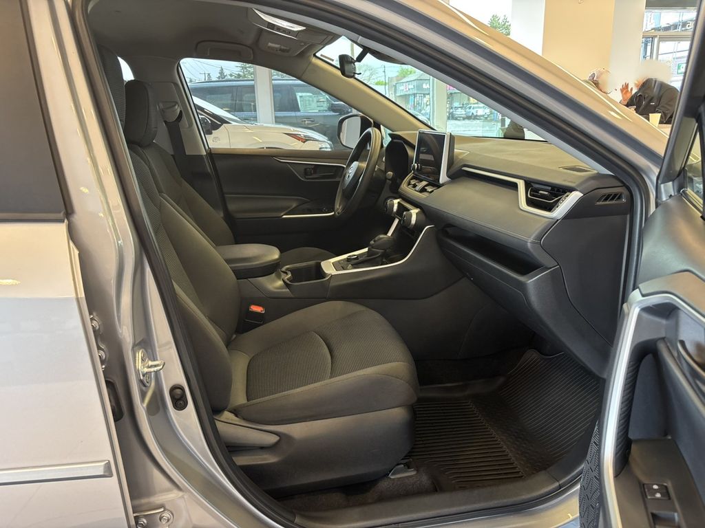 2023 Toyota RAV4 Hybrid LE