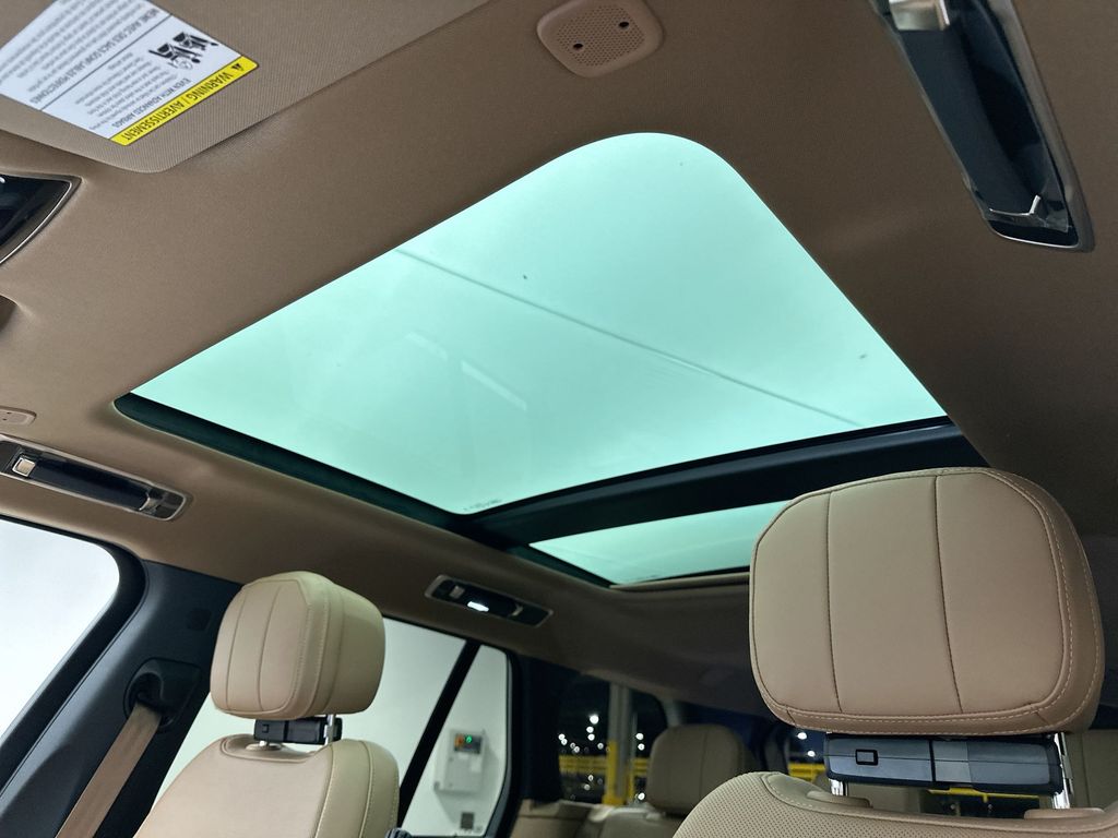 Thumbnail: 2025 Land Rover Range Rover - 9