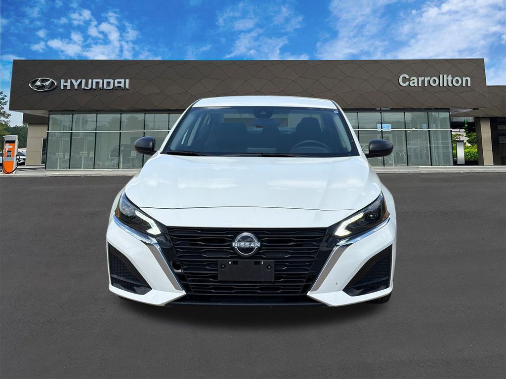 Used 2025 White Nissan 2.5 SV image 2