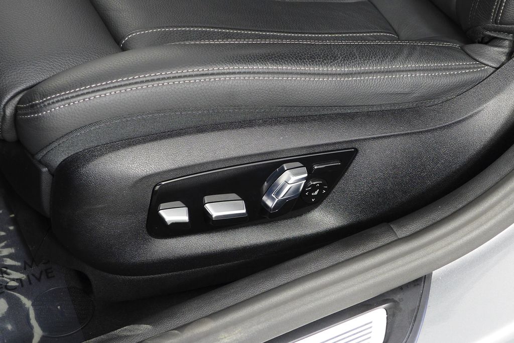 Thumbnail: 2023 BMW 5 Series - 23