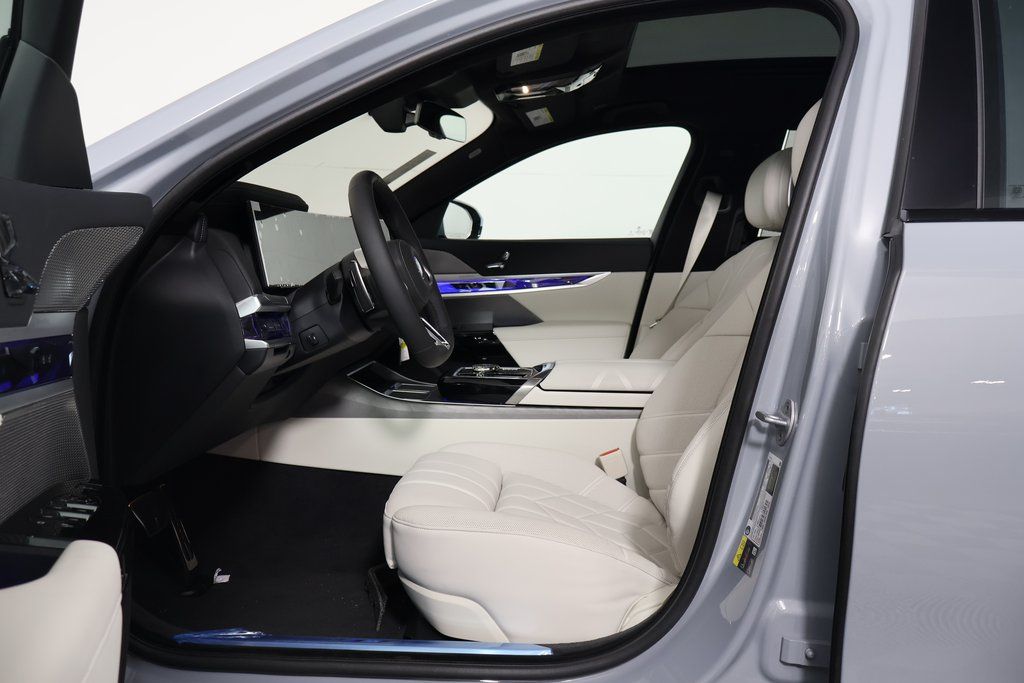 2025 BMW 7 Series 750e xDrive 5