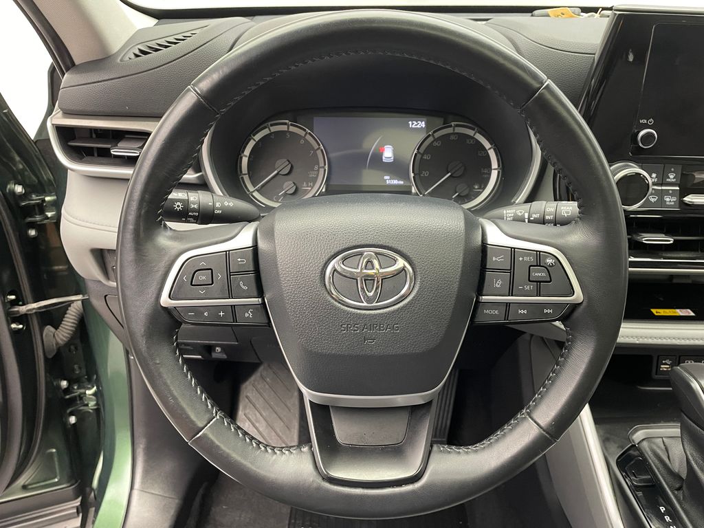 2023 Toyota Highlander XLE 30