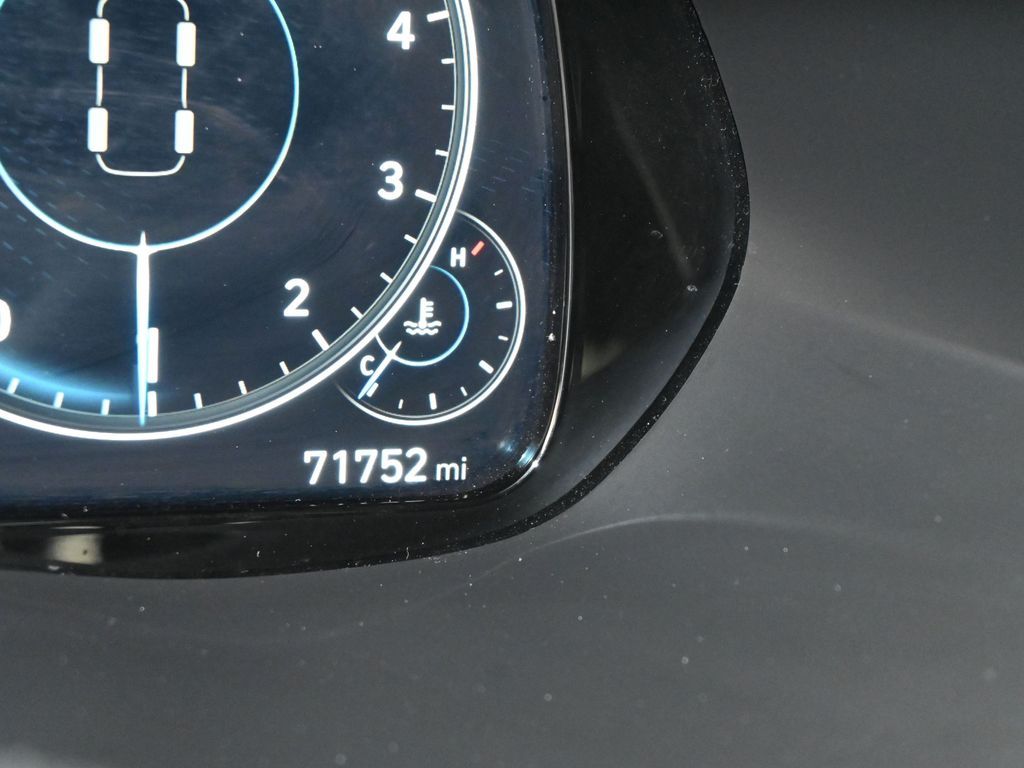 Used 2021 Hyper White Hyundai Limited image 37