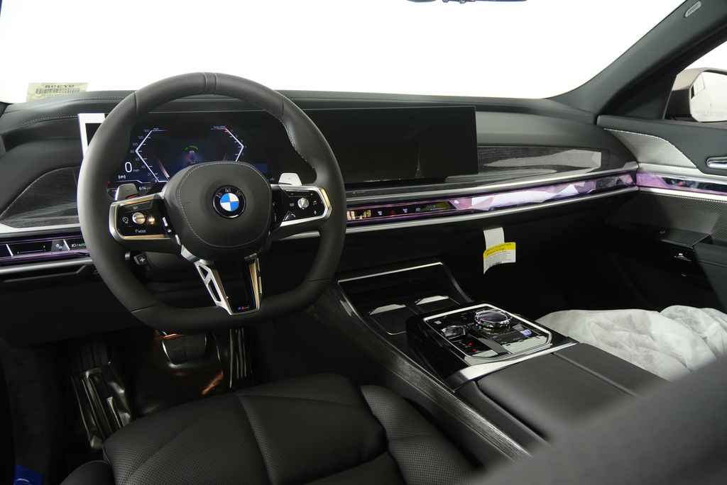 Thumbnail: 2025 BMW 7 Series - 19