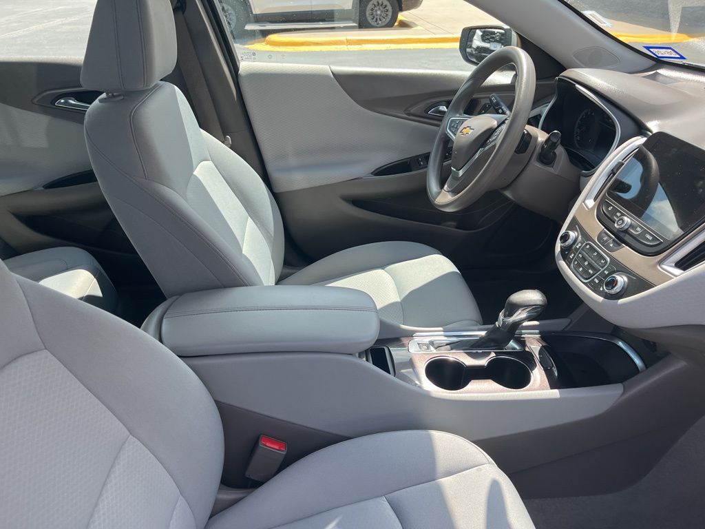 Thumbnail: 2023 Chevrolet Malibu - 4