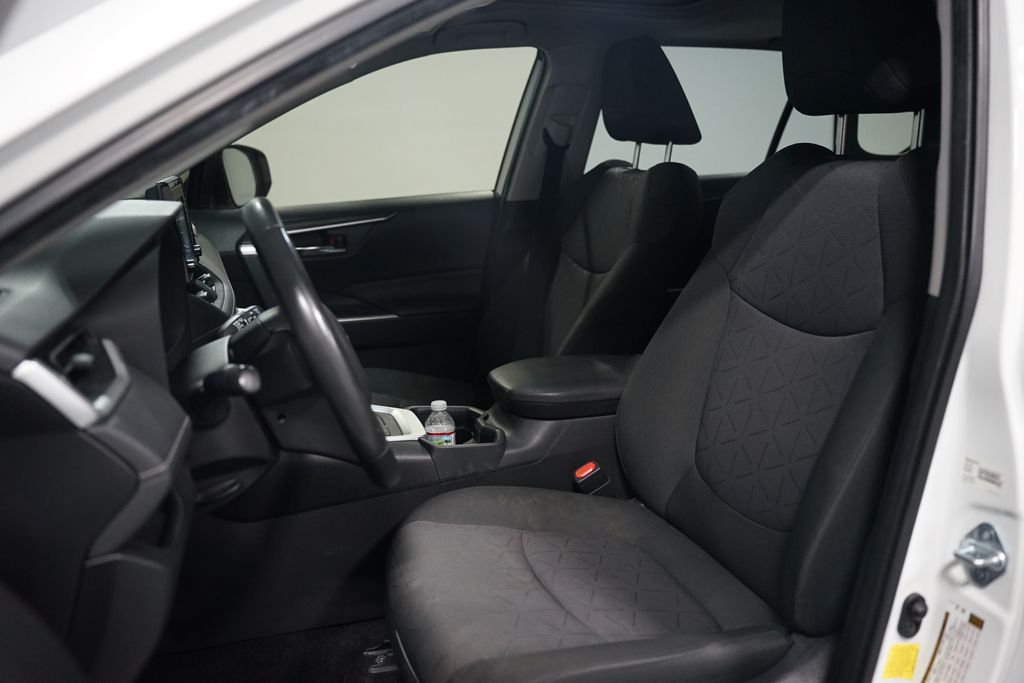 Thumbnail: 2021 Toyota RAV4 - 7