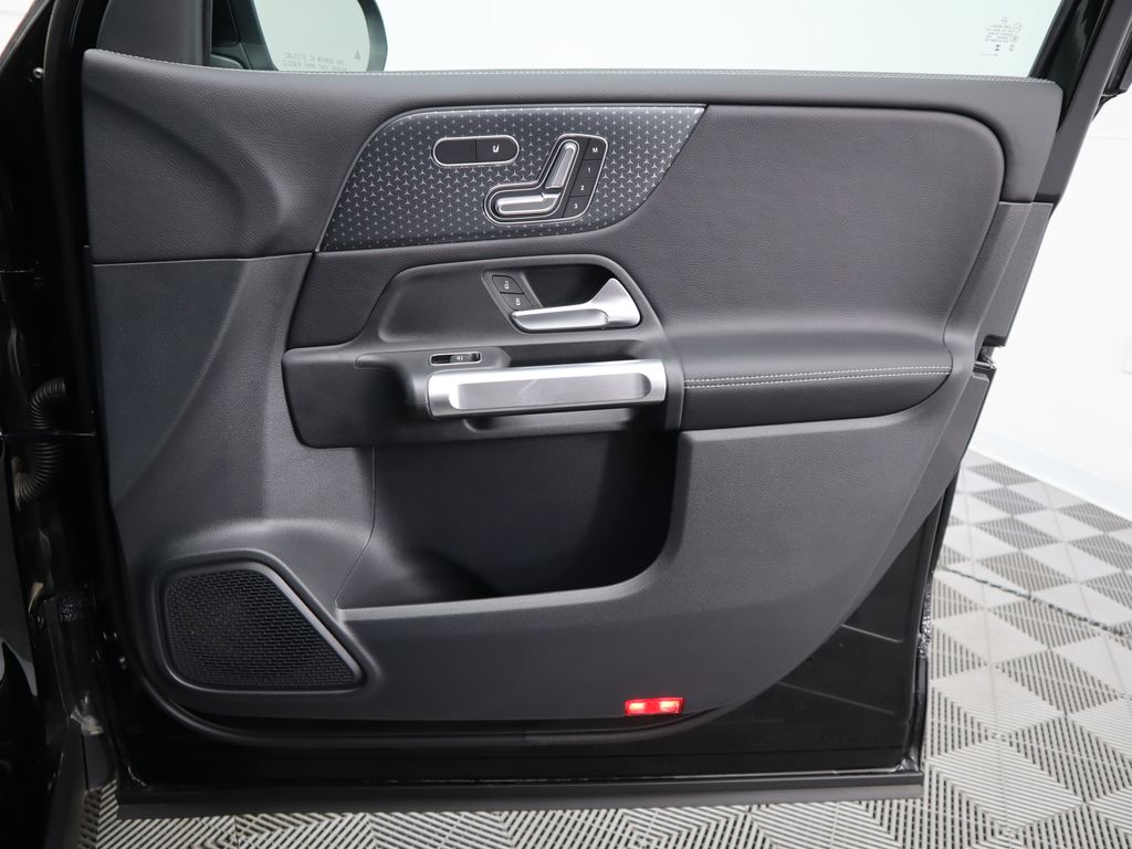 Thumbnail: 2025 Mercedes-Benz GLB - 25