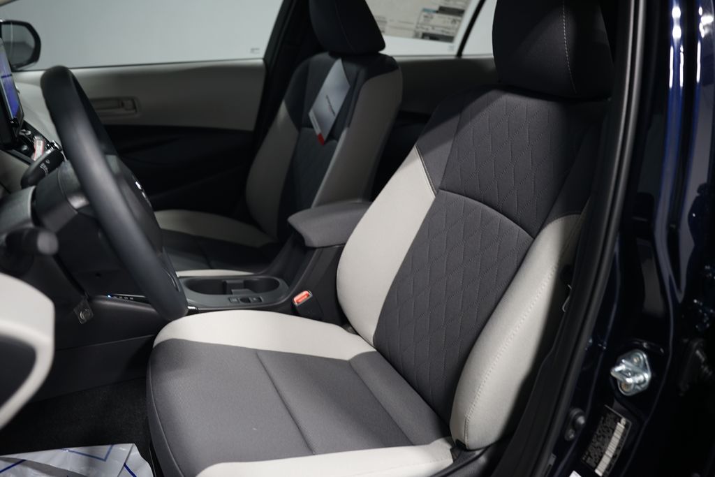 2025 Toyota Corolla LE 24