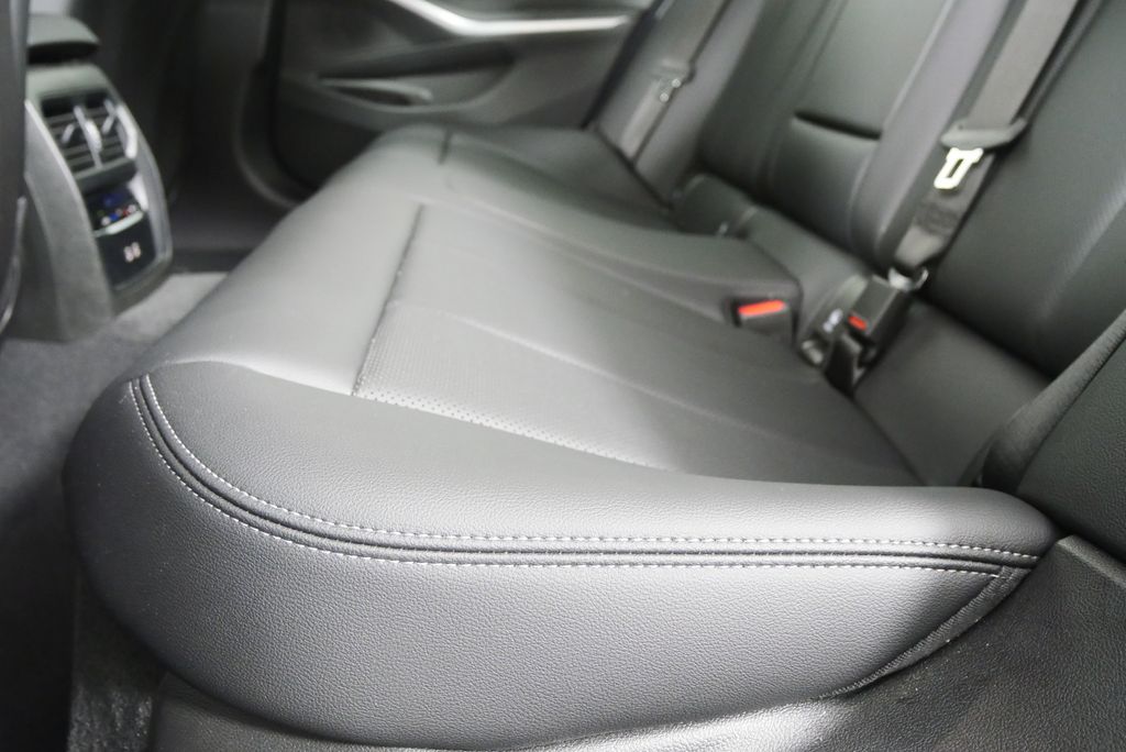 Thumbnail: 2025 BMW 3 Series - 14